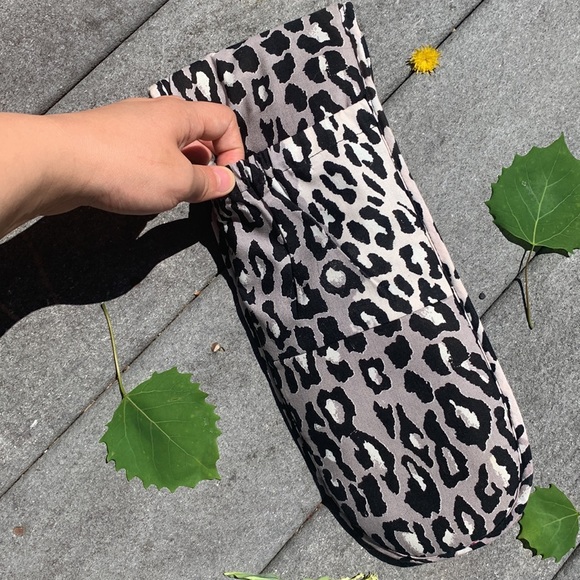 🐆 Cheetah-Print Hair Straightener Bag 🐆 - Picture 3 of 6